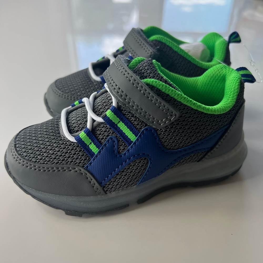 NWT Size 8T Simple Joys by Carter Unisex kids Anka Light up sneaker
